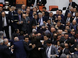 Meclis'teki kayıp mikrofon için özel ekip