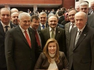 Yıldırım ve Bahçeli'den hatıra fotoğrafı