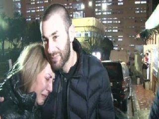 Ünlü spikere otobüs çarptı