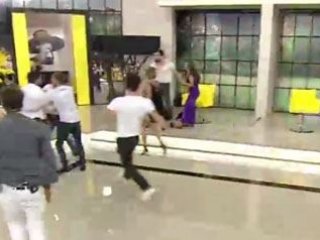 Evlendirme programında tekme tokat kavga ettiler