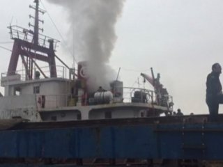İstanbul'da gemi yangını!