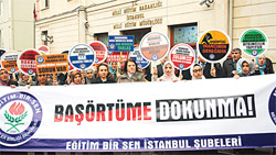Kamuda örtü yasağına protesto