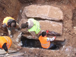 İnşaat sahasında oda mezar kalıntıları bulundu