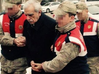 AK Partili vekillerden Ahmet Türk'e kelepçe tepkisi