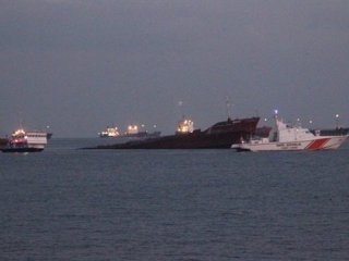 Zeytinburnu açıklarında kuruyük gemisi batıyor