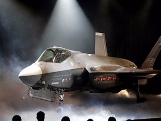 Pentagon, F-35 ve başkanlık uçağı programlarını incelemeye aldı