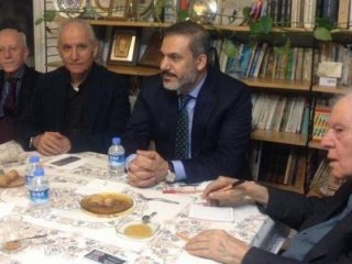 Akar ve Fidan, Nuri Pakdil'in evinde