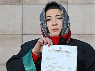 İzmir'de başörtülü avukata şok!