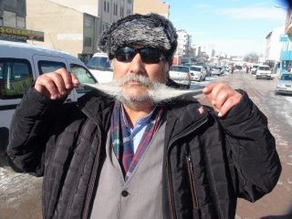 Yozgatlı pala dayının bıyıkları 46 santimetre