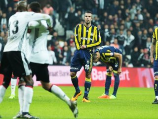 Van Persie'den derbide olay hareket!