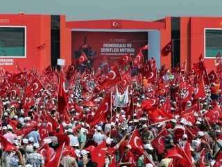 Ceyhun Çelikten'in sesinden Ak Parti'nin referandum şarkısı: Tabii ki Evet