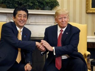 Japon liderle görüşen Trump'tan şok hareket!