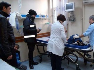 Vicdansız "baba" oğlunu bayıltarak dilendirdi
