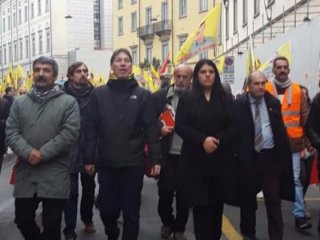 Dilek Öcalan İtalya'da PKK yürüyüşünde