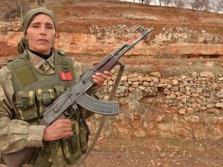 Güvenlik korucusu kadının tek aşkı 'vatan'