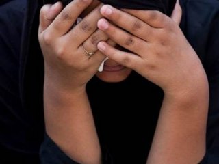 Belediye otobüsünde başörtülü kızlara hakaret!