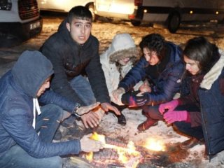 Mahsur kalan 700 kişi 2 saatte kurtarıldı