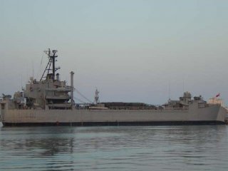 İzmir'de askeri gemide yangın!