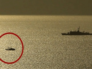 Türk ve Yunan savaş gemileri burun buruna