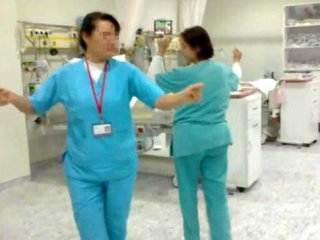 Yoğun bakımda halay çekip göbek attılar!