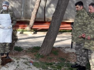 Hulusi Akar sınırda kurban kestirdi