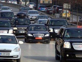 Bakan Işık'ın konvoyunda hareketli dakikalar!