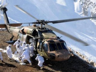 Komandolar Irak sınırını teröristlerden temizledi