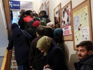 6 aylık iş için izdiham oluştu!