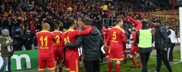 Kayserispor taraftarından kombine kuyruğu