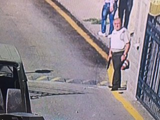 Tuğgeneral Hacıoğlu darbecilere karşı elinde silahla böyle direnmiş