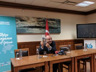 CHP'nin kampanyasının orijinalini gösterdi