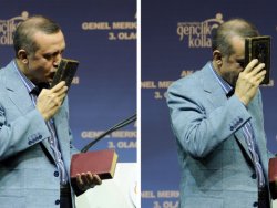 Erdoğan'a el yazması Kur'an hediye edildi