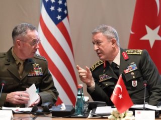 Hulusi Akar'ın fotoğrafı zirveye damga vurdu