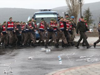 Eski Yaver Ali Yazıcı ve Kuzu'ya ipli protesto