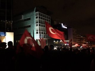 Hollanda temsilcilikleri önünde protesto