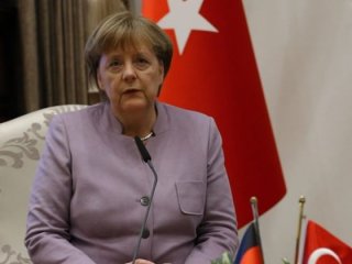 Merkel şokta! Yaptıkları anket ellerinde patladı