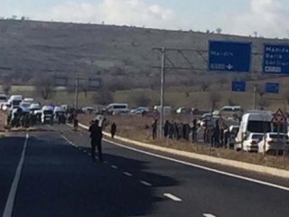 Diyarbakır- Mardin karayolunda patlama: 2 asker şehit oldu
