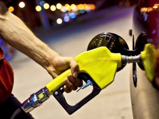 Benzinde 9 kuruş indirim geldi