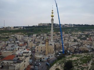 İsrail'in ezan yasağına minareli tepki