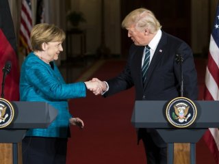 Trump'ın esprisi Merkel'i şaşırttı!