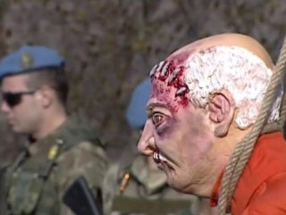 FETÖ'yü astılar! Adliye önünde idam sehpası