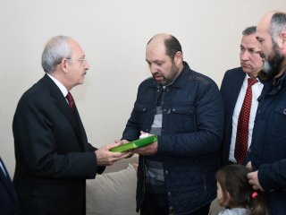 Şehit ailesine Kur'an hediyesi