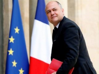 Fransa İçişleri Bakanı istifa etti