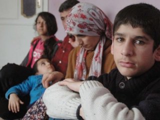 Eşi ve 2 çocuğu gözlerinin önünde eriyor