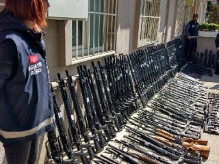 Sünnetçiden çıktı! Sokakta sergilendi