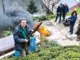 Mezara beton döküp çelik kapıyla kapattılar