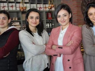 4 kız kardeş yaptıkları işle para basıyor
