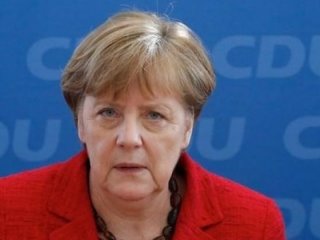 MİT Krizi!  Merkel küplere bindi