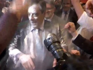 Fillon'a 'un'lu saldırı!