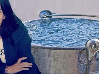 Bebeğini su kovasında boğup öldürdü